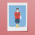 Affiche japonaise hiver Winter Birds – fille en pull rouge nourrissant des oiseaux dans la neige