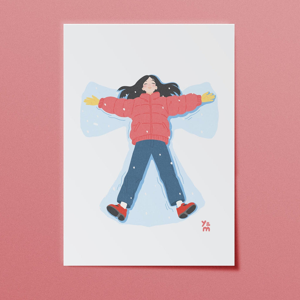 Affiche japonaise hiver Snow Angel – jeune fille en doudoune rouge faisant un ange dans la neige