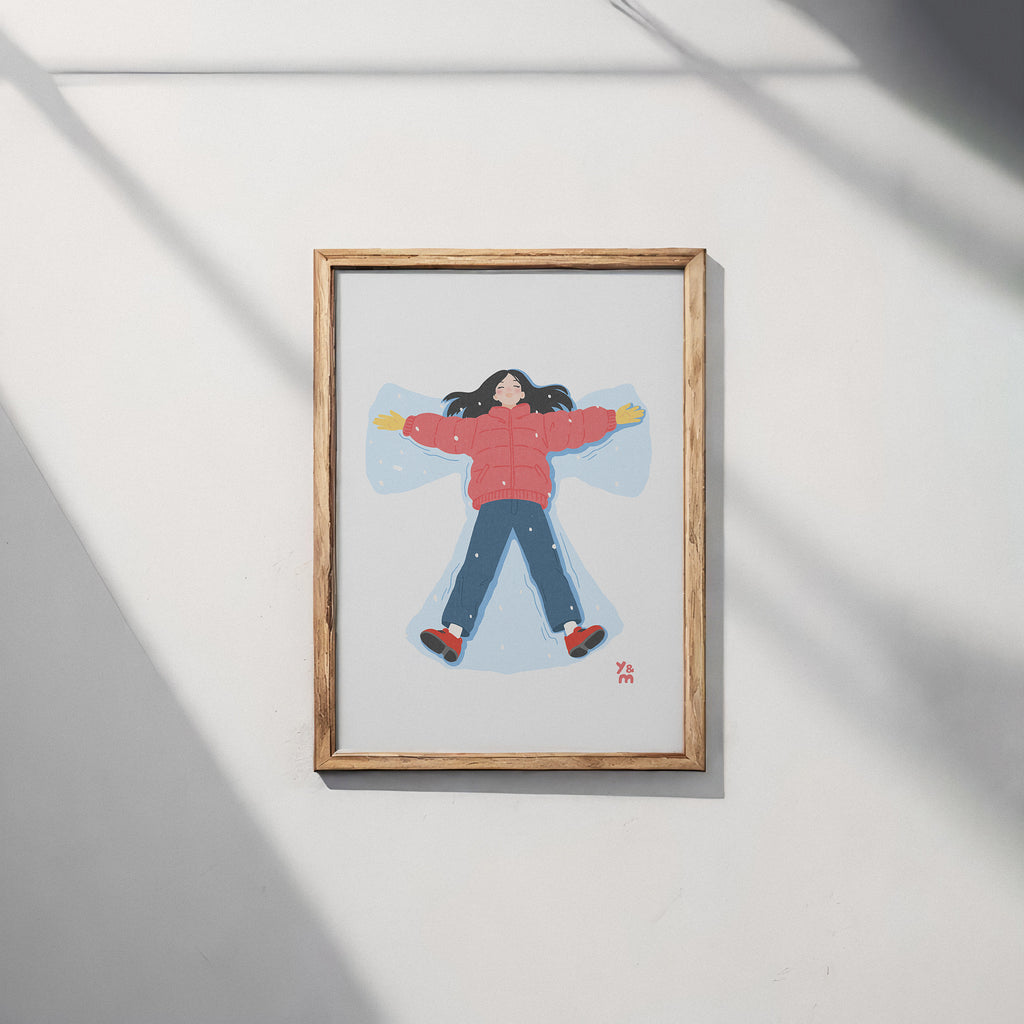 Affiche Snow Angel encadrée sur mur clair – décoration murale japonaise minimaliste