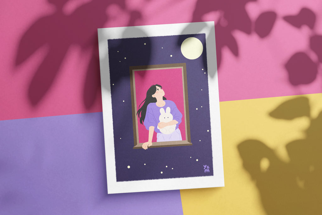Affiche Tsukimi Dream posée sur fond coloré – illustration japonaise nuit, fenêtre et lapin
