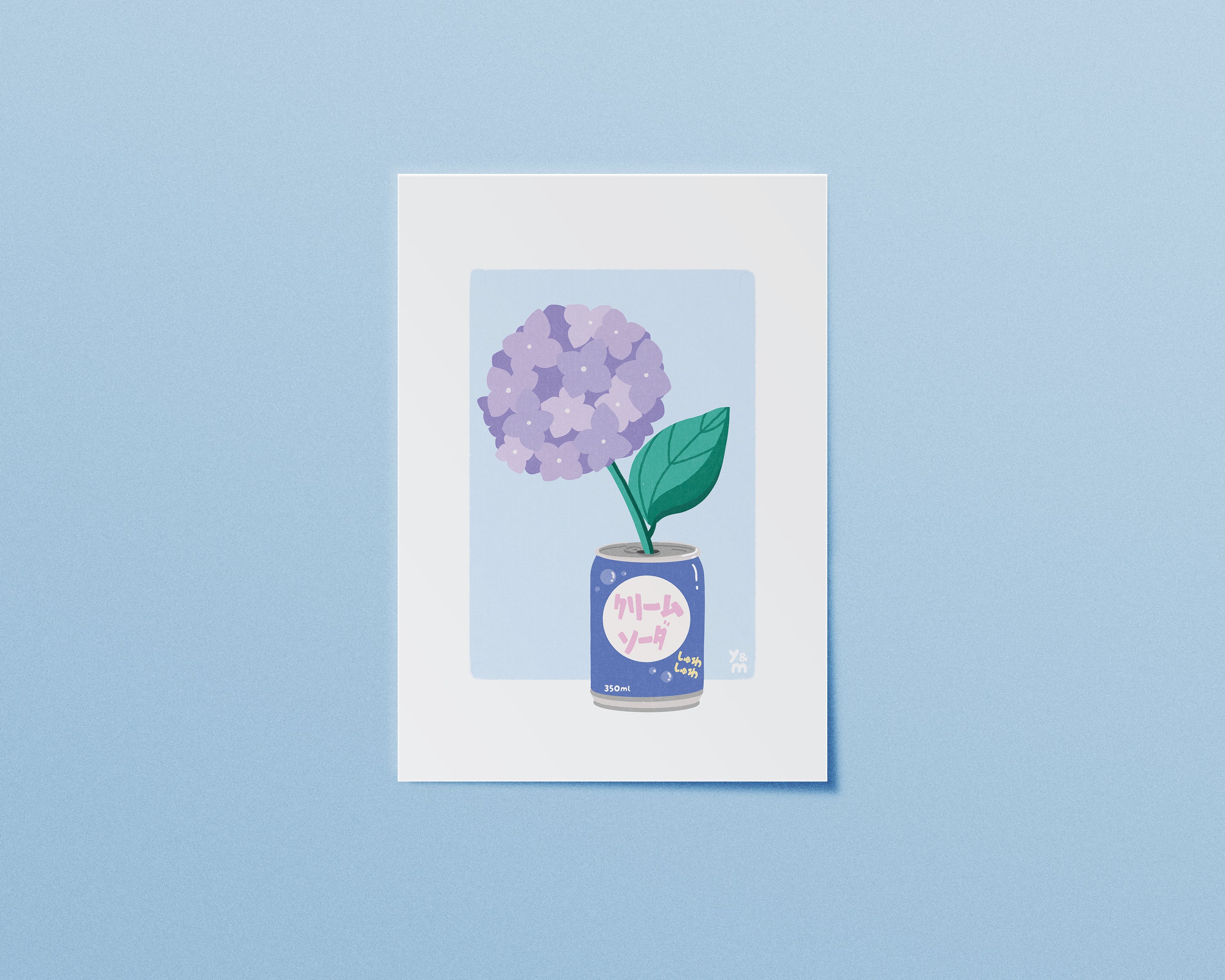 Affiche japonaise Ramune Bloom – hortensia mauve dans une canette de soda japonais, illustration kawaii